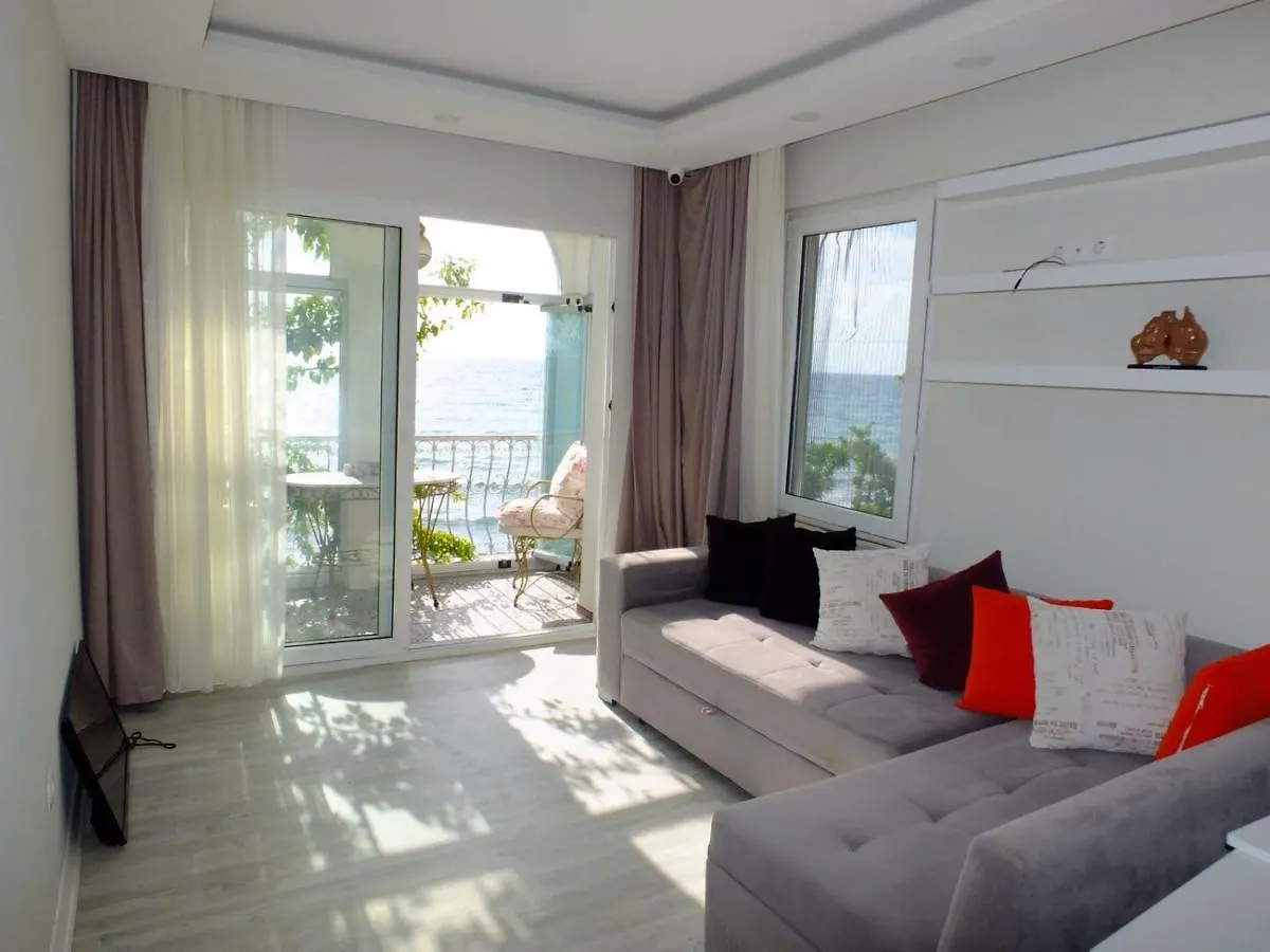 Yilanci Burnu,Kusadası